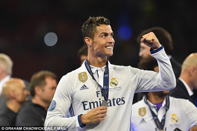 Cristiano Ronaldo Putuskan Tetap Bermain Bersama Real Madrid